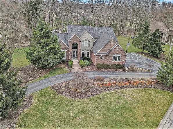 6150 Windemere Point, Brighton, MI 48116