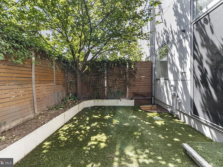 1123 N 3rd St — Photo 30