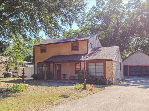 1521 W Springcrest Cir, Lancaster, TX 75134