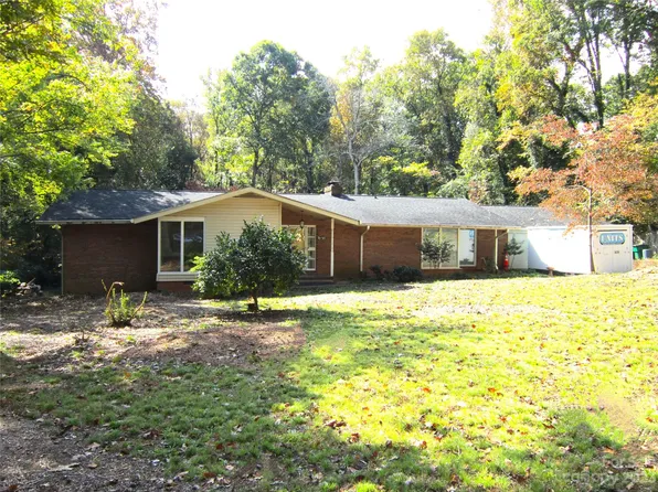 7033 Lakeside Dr E, Charlotte, NC 28215