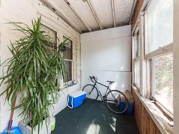 3rd image of 1719 N Wood St #326