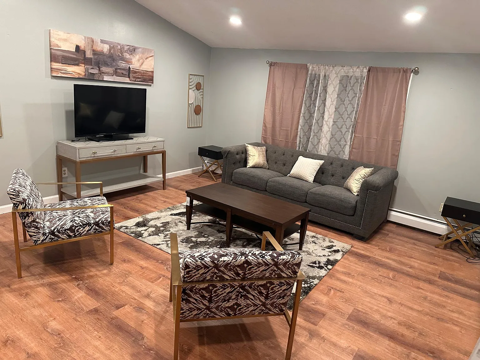 2 bed, 1200 sqft, $2,100 — Photo 2
