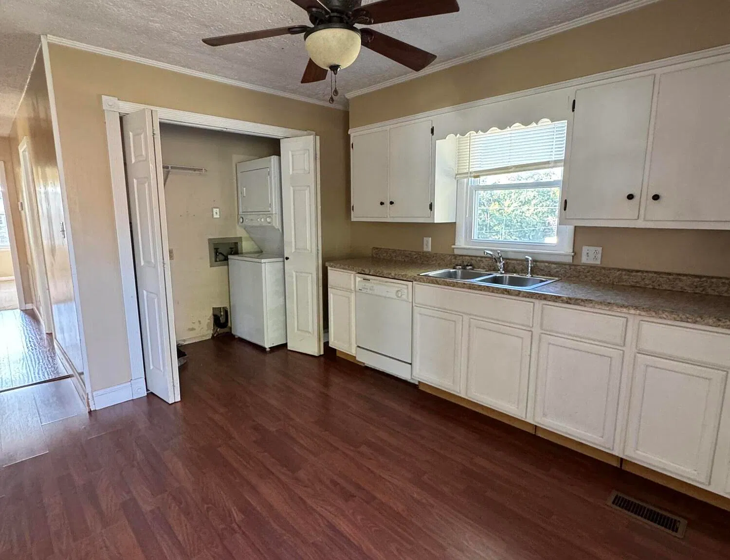 2 bed, 1.0 bath, 1092 sqft, $850 — Photo 3