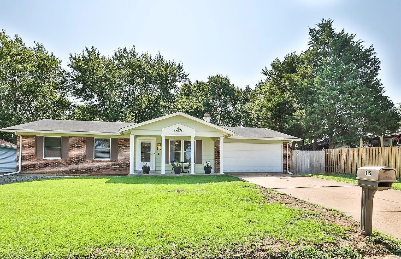 15 Appletree Dr photo 1