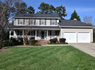 6618 Ivystone Dr, Jamestown, NC 27282