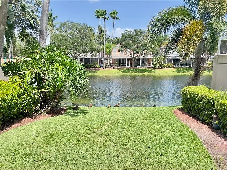 5669 Cove Cir — Photo 3