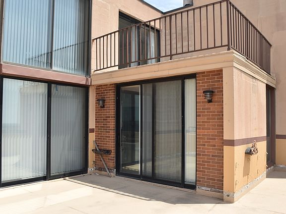 4th image of 465 W Dominion Dr Unit 1509