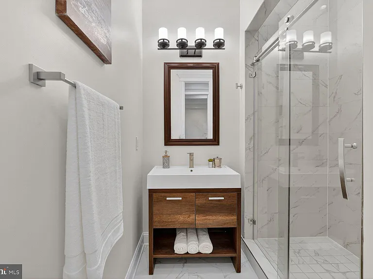 600 Harvard St NW #1 — Photo 12