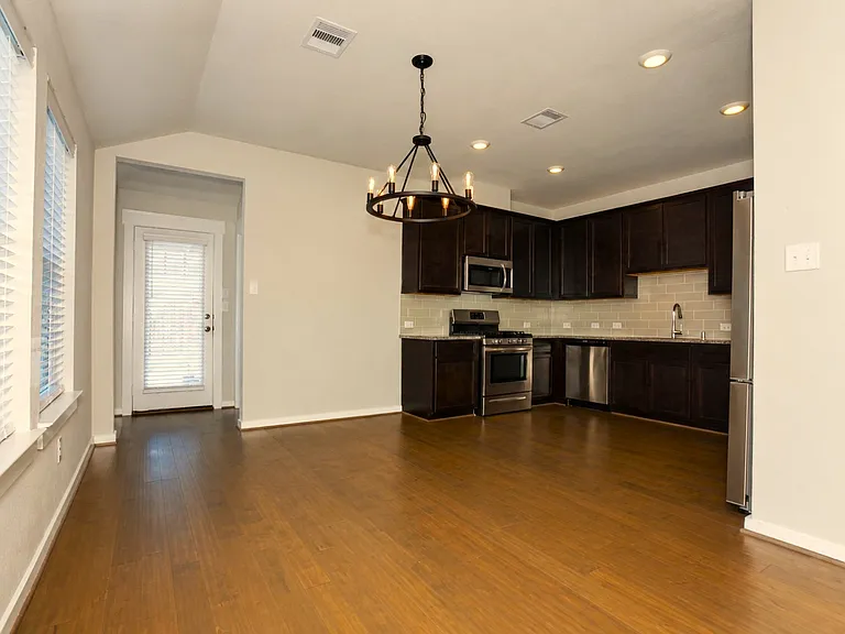 233 Laura Leigh Ln — Photo 4
