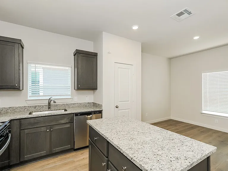 1308 Tilton Dr — Photo 6