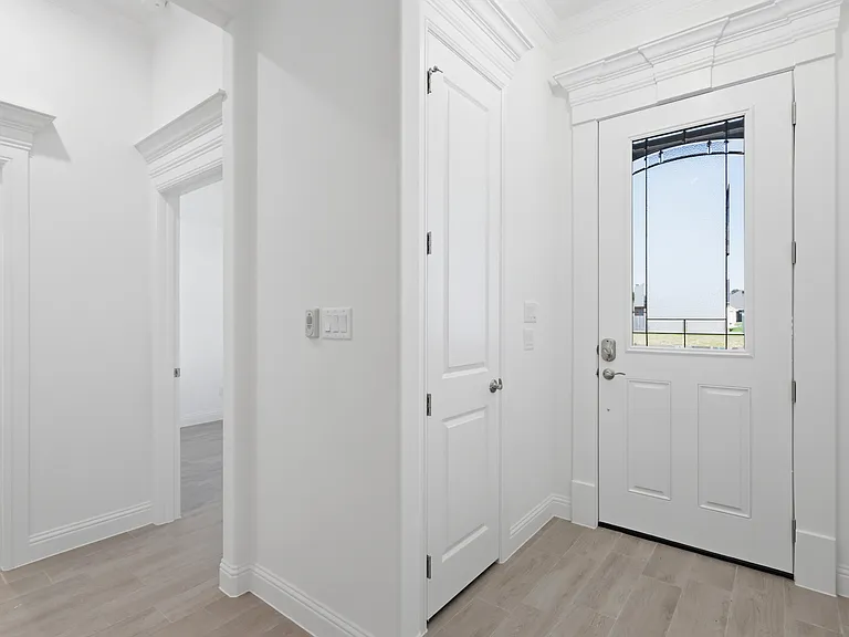 608 Violet Dr — Photo 4