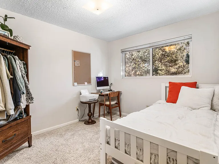 475 NE Underwood Ave — Photo 10