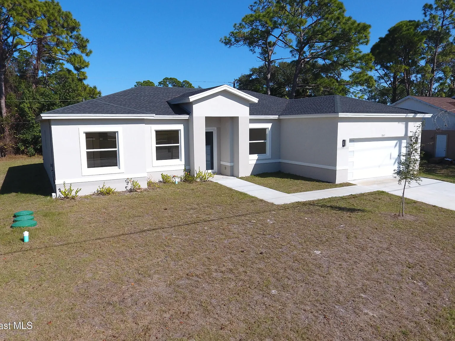 4 bed, 2.5 bath, 1892 sqft, $2,400 — Photo 3