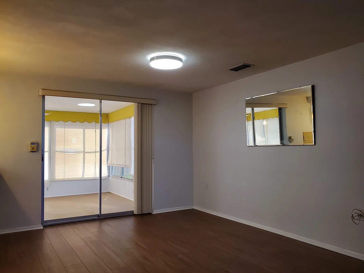 2 Bedroom, 2 Baths, 1 Car Garage & Florida Room! — Photo 4