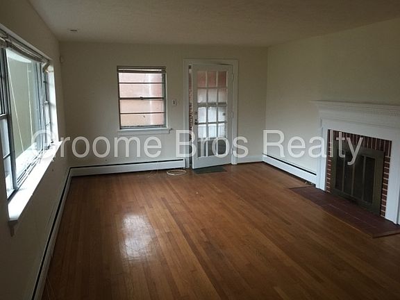 3rd image of 15 Longstreet Ave