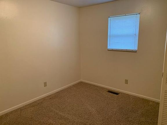 4th image of 2918 S Greenwood Dr