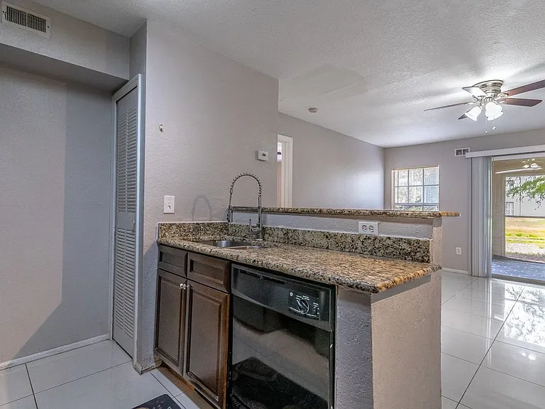 5124 Park Central Dr #517 — Photo 19