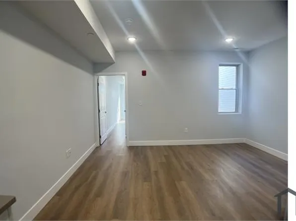 3215 N 13th St, Philadelphia, PA