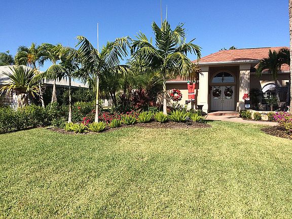 5th image of 611 SW 52nd St