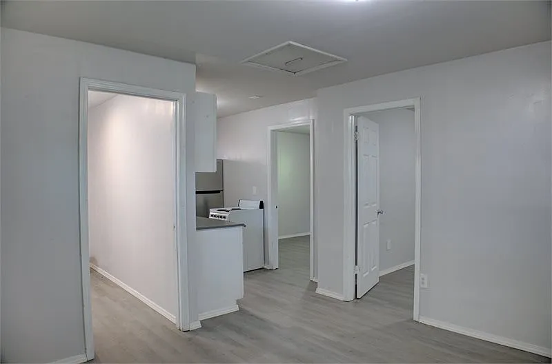 Building Photo - 310 S 49th Ave W #R