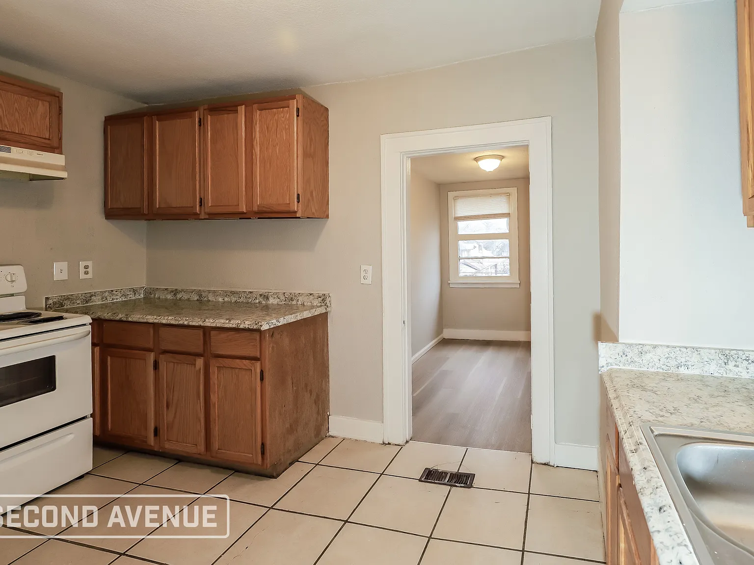 3 bed, 1.0 bath, 1246 sqft, $1,050 — Photo 4