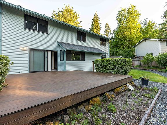 4th image of 2222 NE Lexington Drive