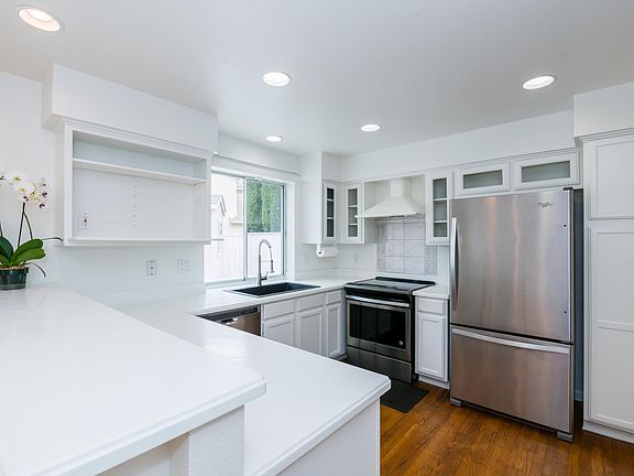 Kitchen - updated, clean and bright