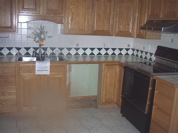 5th image of 5237 Woodlake Dr