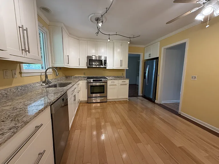 413 Harolds Dr NW — Photo 8