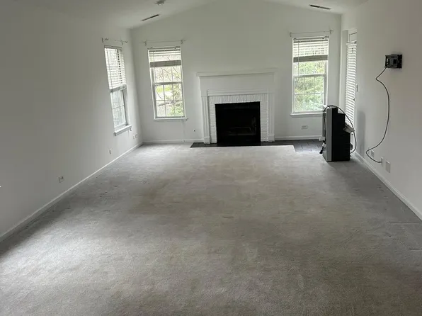 112 E Fabish Dr, Buffalo Grove, IL 60089