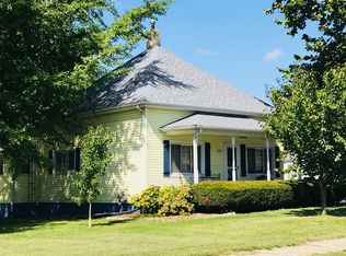 1037 N Springfield St, Virden, IL 62690