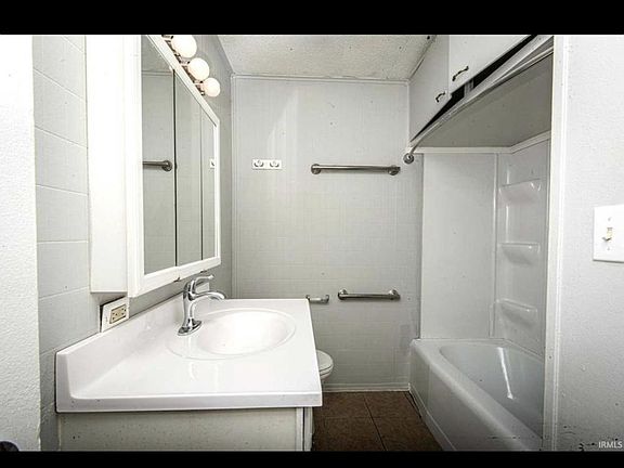 5th image of 1232 Burnett Ln