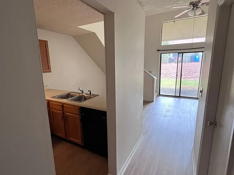 1025 Stonegate Dr #B — Photo 12