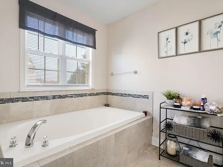 523 Windermere Dr — Photo 27