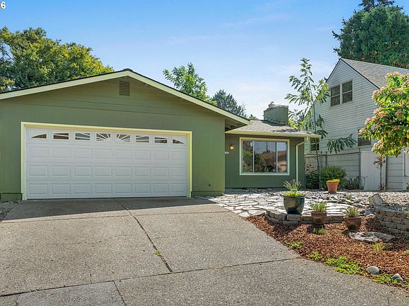 2nd image of 5122 SE 36th Pl