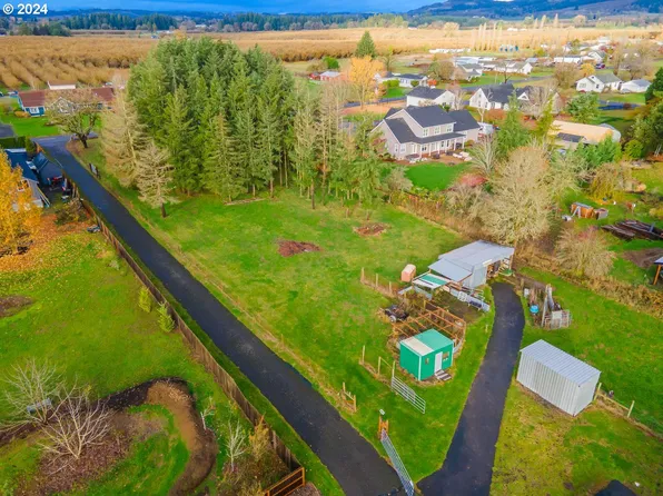 501 NE Blume Ln, Newberg, OR 97132