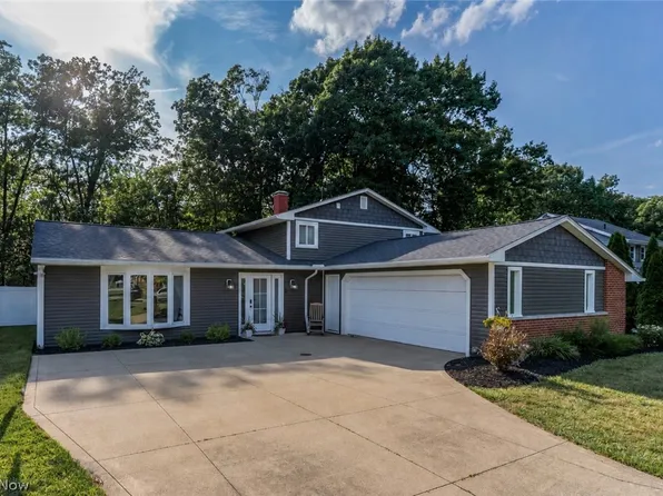 15628 Creekwood Ln, Strongsville, OH 44136