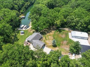 6155 E Deerfield Dr, Coal City, IL 60416