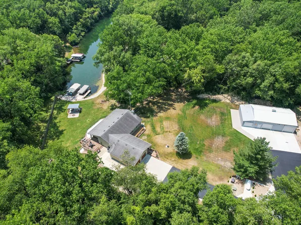6155 E Deerfield Dr, Coal City, IL 60416