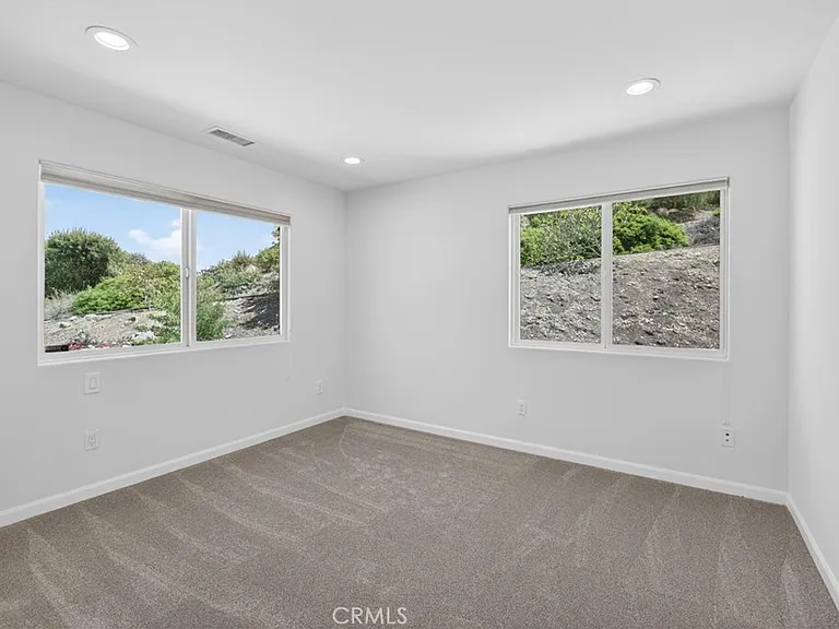 58 Eastfield Dr — Photo 24