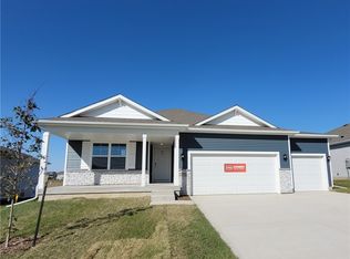 1075 Bel Aire Ct, Waukee, IA 50263