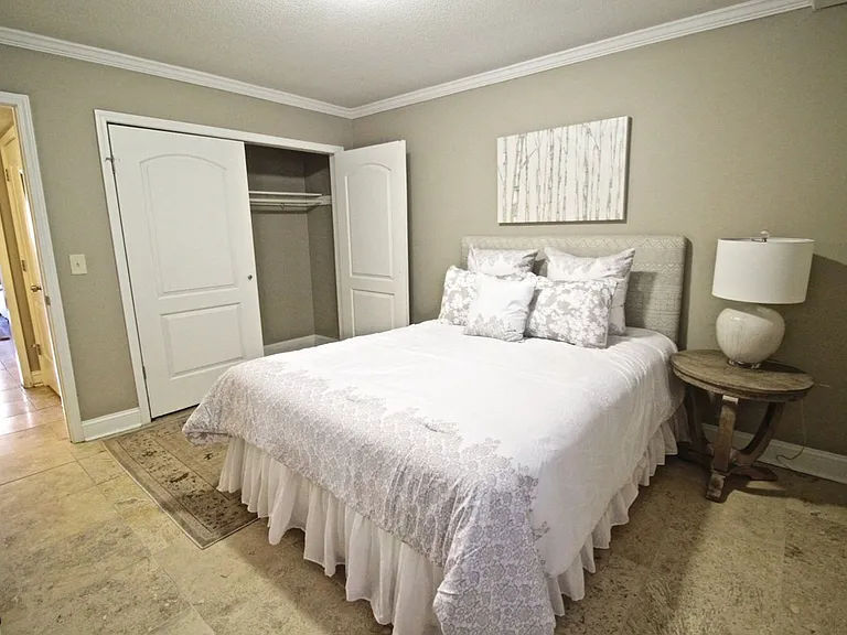 Plaza 44 Apartments — Photo 26