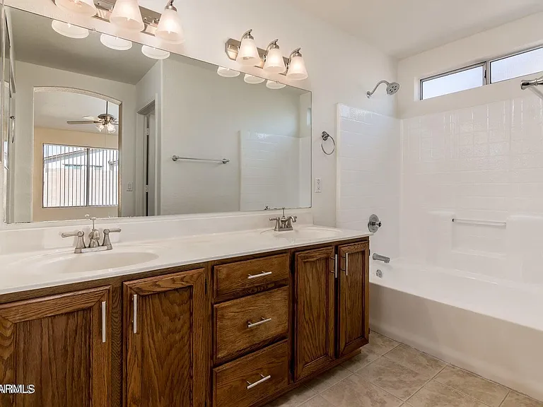 8564 W Ocotillo Rd — Photo 16