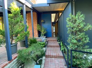 580 Lorna Ln, Los Angeles, CA 90049