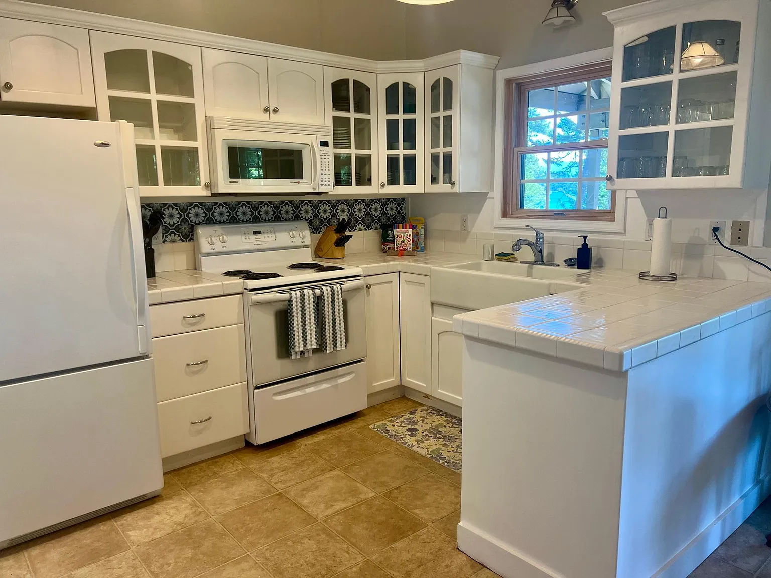 2 bed, 1000 sqft, $2,000 — Photo 3