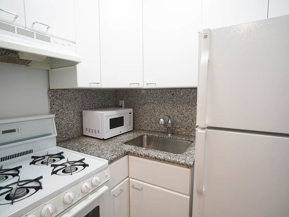 2nd image of 315 W 57th St APT 12A
