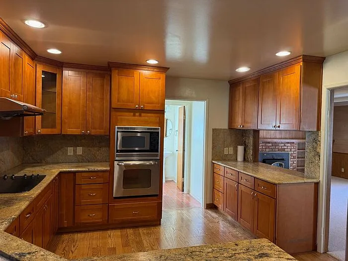 75 Stuart Ct — Photo 17