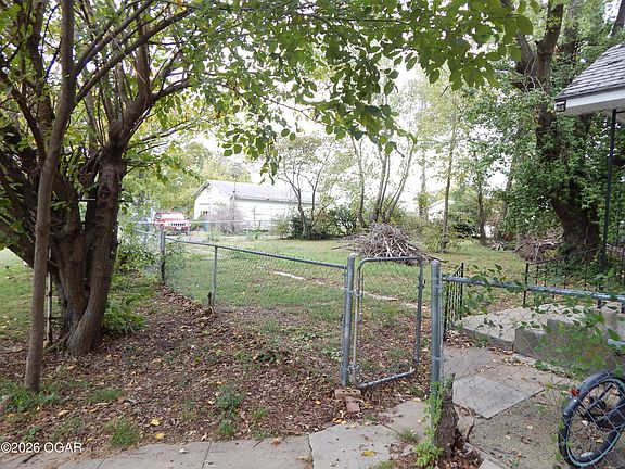 5th image of 2102 North St