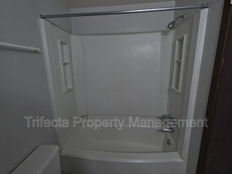 4501 Boardwalk Dr #P150 — Photo 8