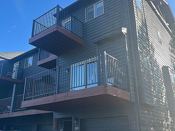 2nd image of 529 Eaglepointe Ct